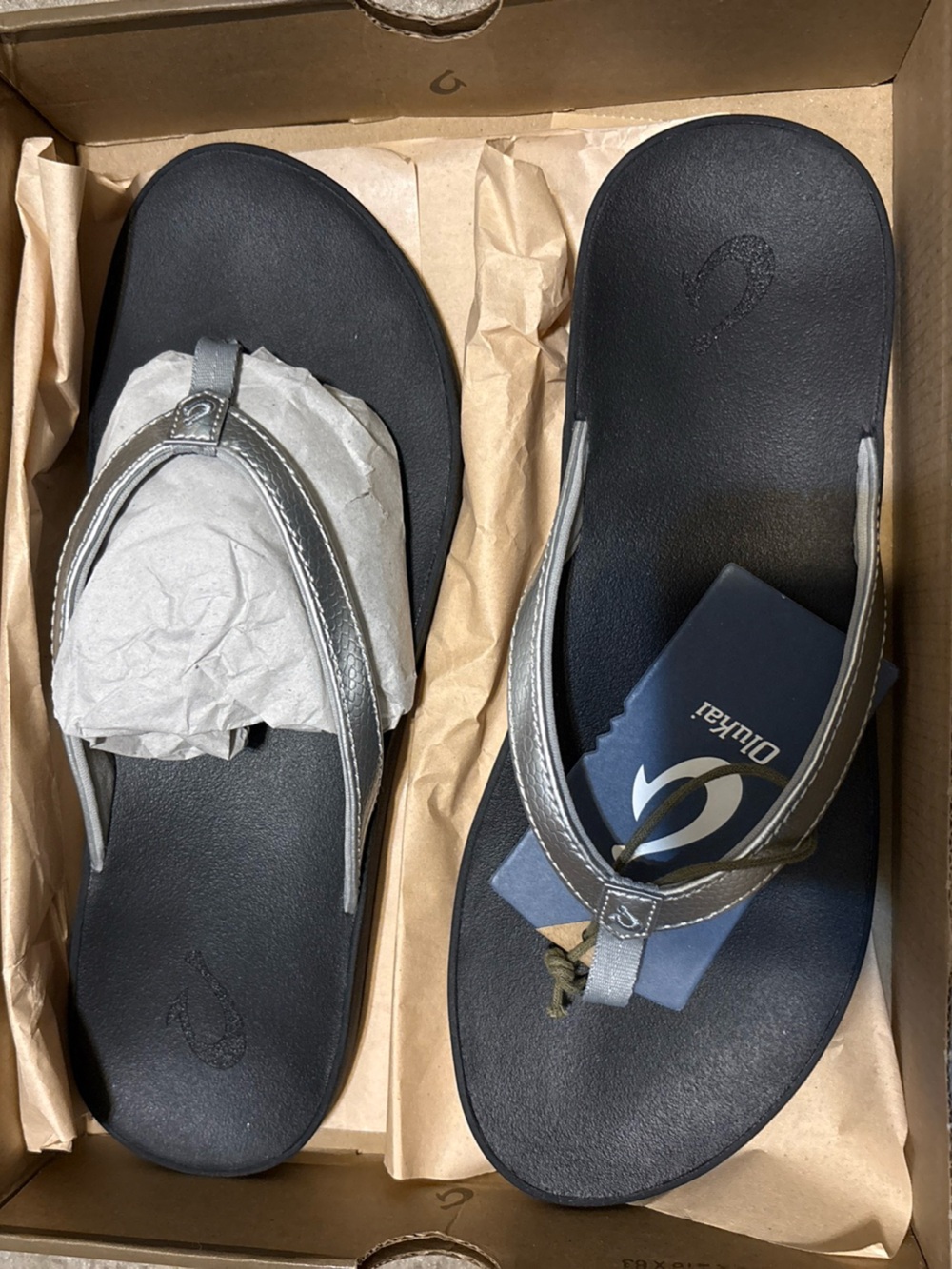 Olukai Puawe Women's Sandals-Size 8 - Silver/Black - NWT